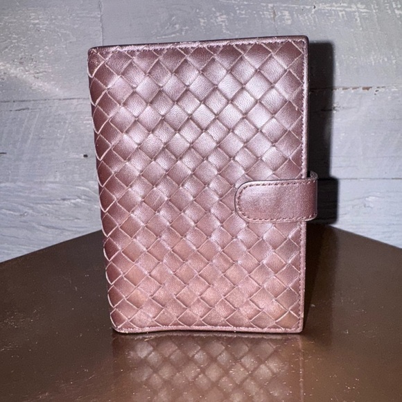 Gorgeous Bottega Veneta agenda with card holders and slip pockets - Picture 3 of 10